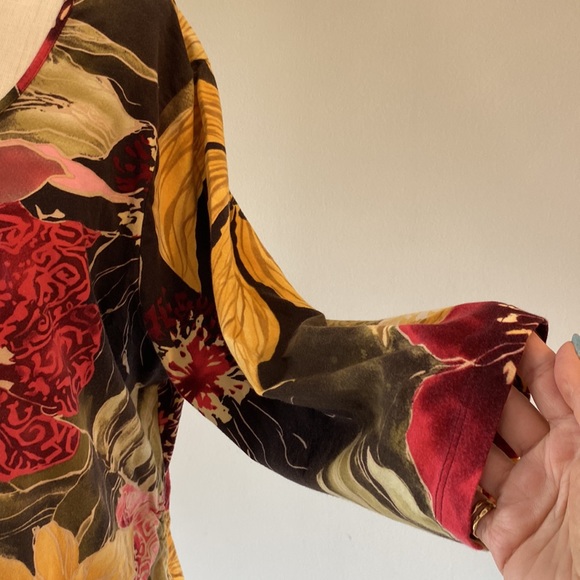 Caribbean Joe women’s multi color big floral pattern, 3/4 sleeve, rushed sides - Picture 5 of 11